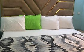 Luxury Place Hotel And Apartments  3*
